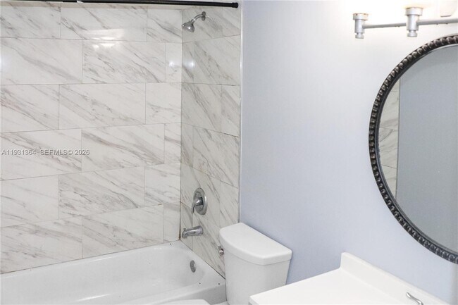 Foto del edificio - 1080 N Franklin Ave