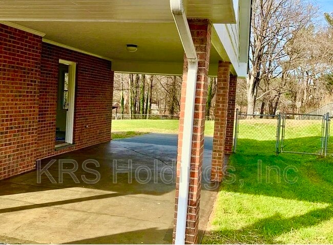 Building Photo - 1121 Sheffield Dr