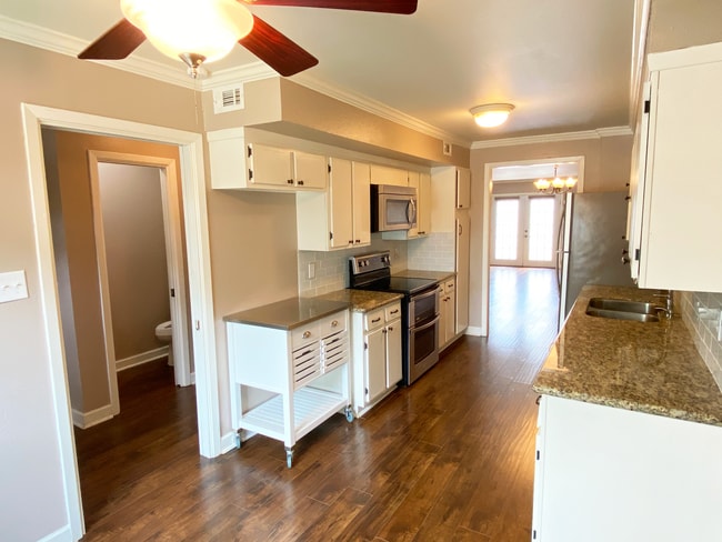 Building Photo - 6375 Ivanhoe Ln