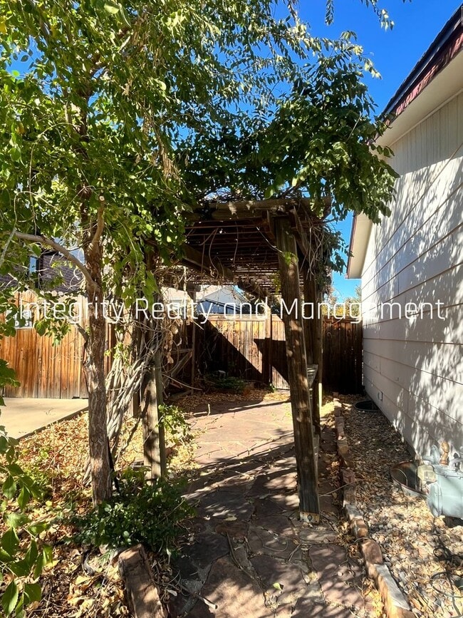 Building Photo - 13637 Pisces Ct