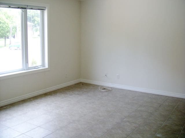 Building Photo - 3404 Bloomfield Rd