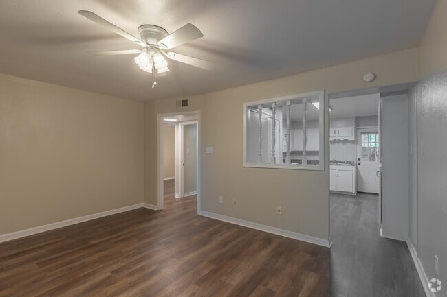 3BR, 2BA - 1,024SF - Living Room - Grand Oaks Apartment Homes