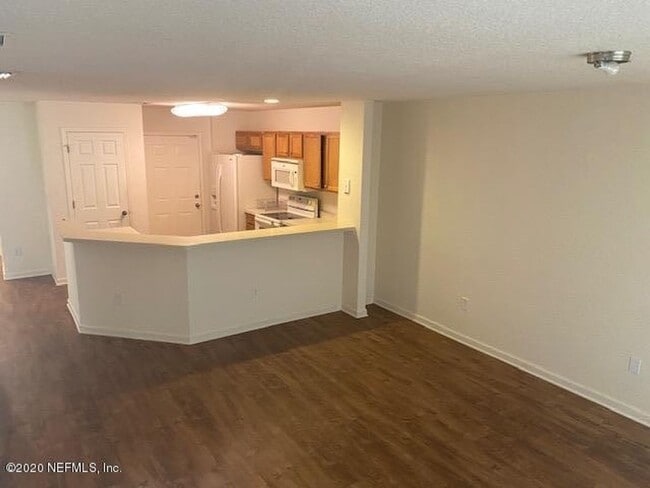 Foto del edificio - Move in ready 3/2.5 Condo available NOW