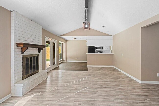 Building Photo - 4210 Queenswood Street