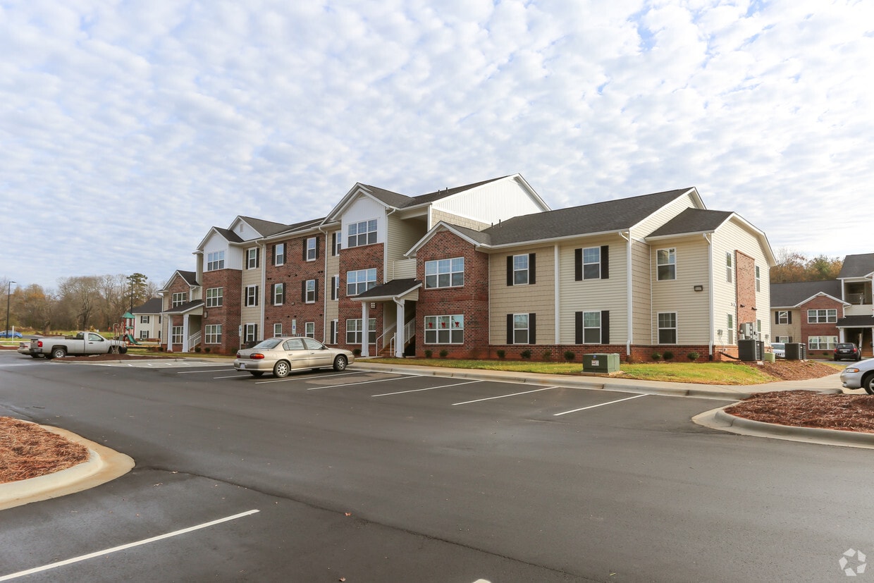 Primary Photo - Highland Park Apartments