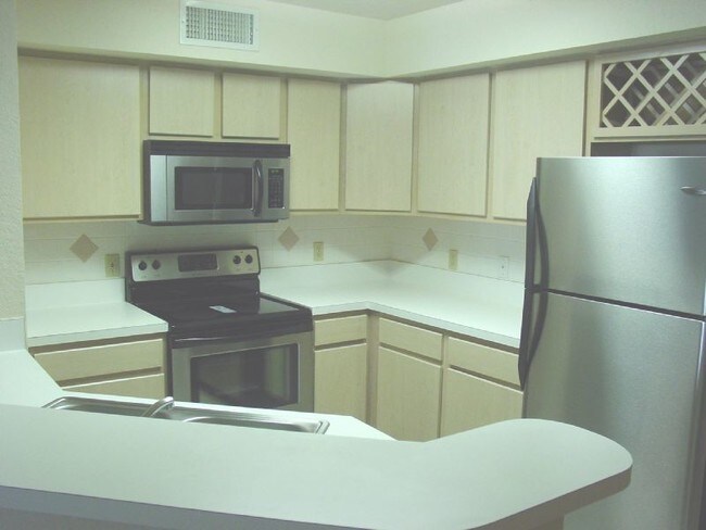 Building Photo - 820 Camargo Way