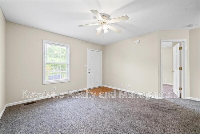 Building Photo - 942-B Kingsbury Drive