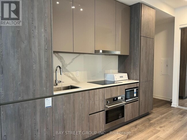 Building Photo - 8 Interchange Wy