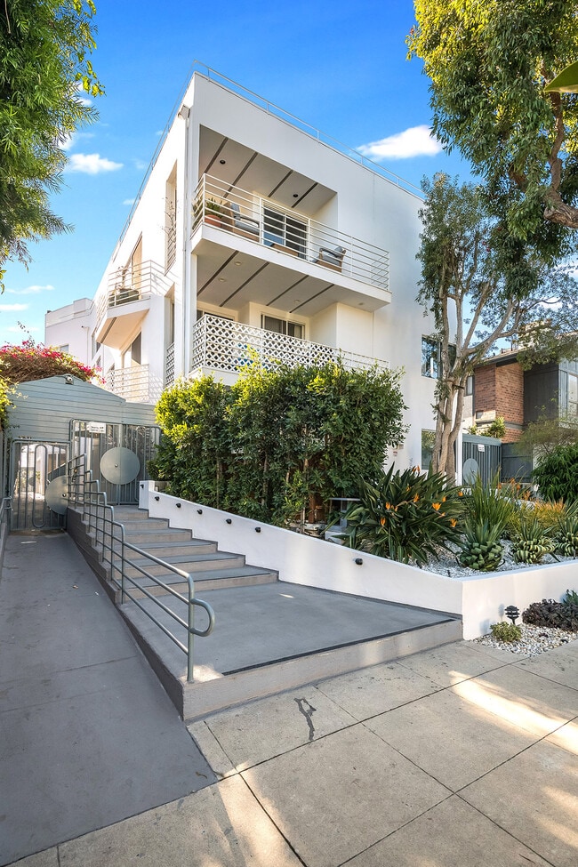 Secure building - 842 11th St