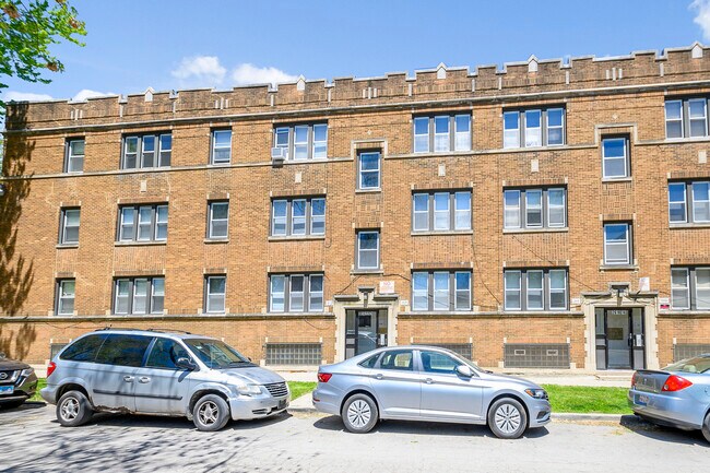Building Photo - 2618 W 64th St