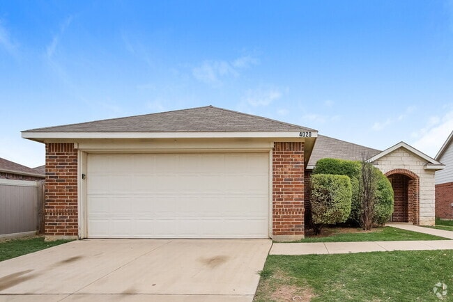 Building Photo - 4020 Tarpon Springs Dr