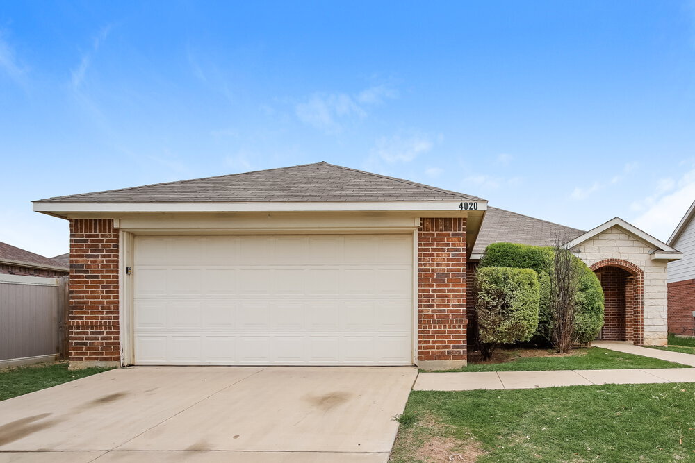 Foto principal - 4020 Tarpon Springs Dr