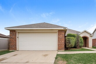 Building Photo - 4020 Tarpon Springs Dr