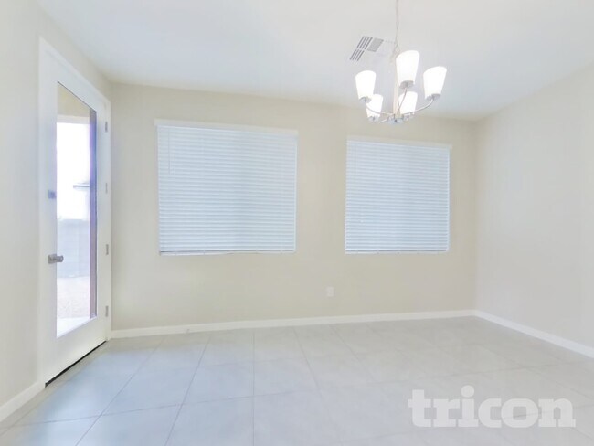 Foto del edificio - 1349 N Parkcrest