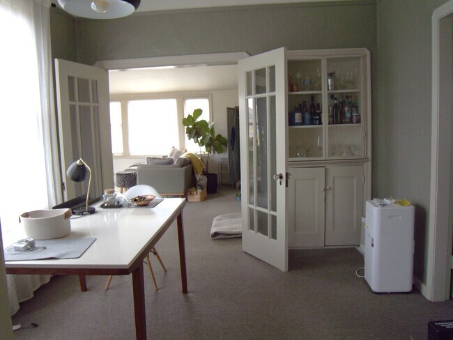 Foto del edificio - 913 Camelia St