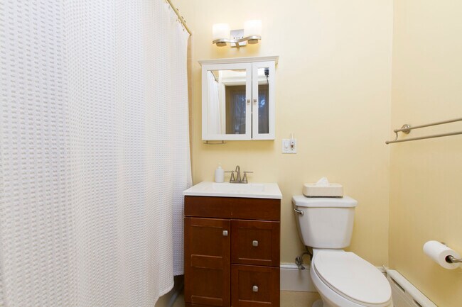 Foto del edificio - 95 Coggeshall Ave