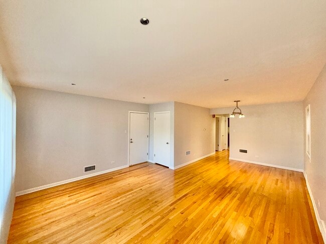 Building Photo - 5626 N Central Ave