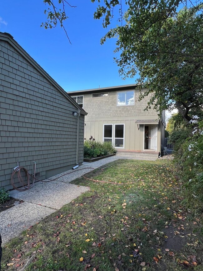 Foto del edificio - 4235 Grace St