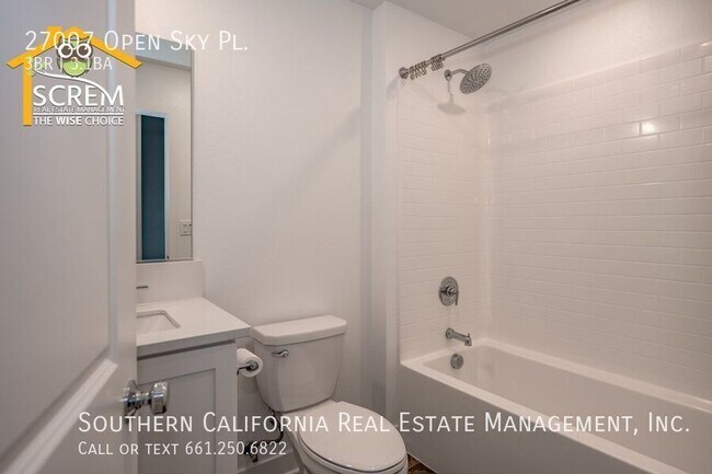 Building Photo - Three Bedroom Townhouse with Solar in Five...