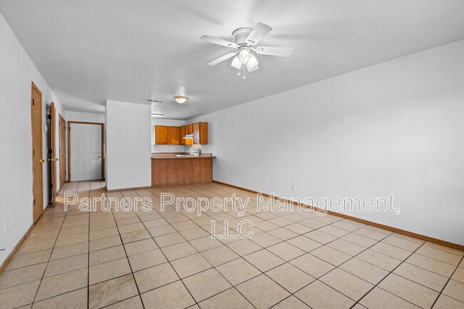 Foto del edificio - 896 Curtis Ave