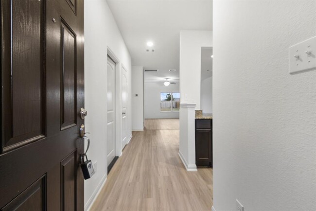 Building Photo - 10626 Hillside Creek Dr