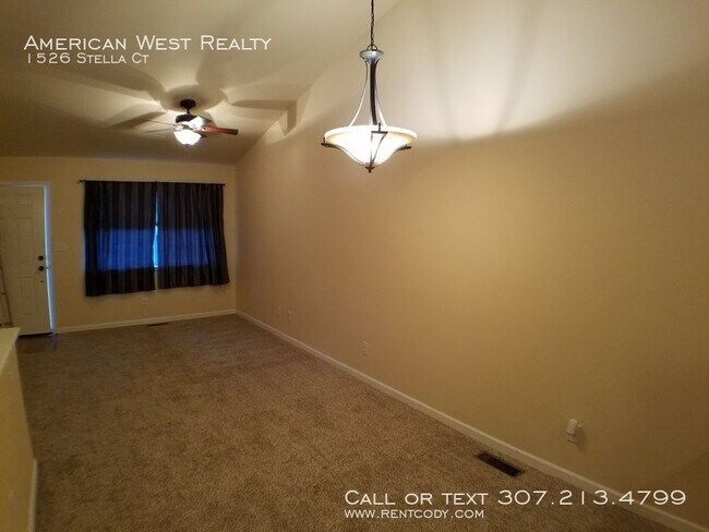 Building Photo - Newer 3bed/2bath