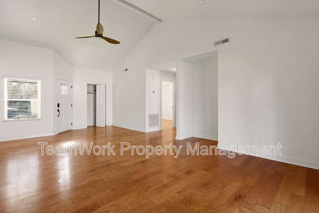 Foto del edificio - 1127 Snap Dragon Ct