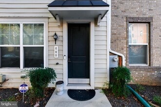Building Photo - 608 Parkside Pl NE