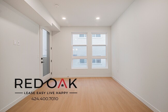 Building Photo - 856 S Gramercy Dr