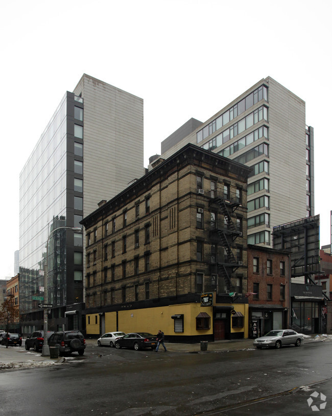 Building Photo - 505 Greenwich St