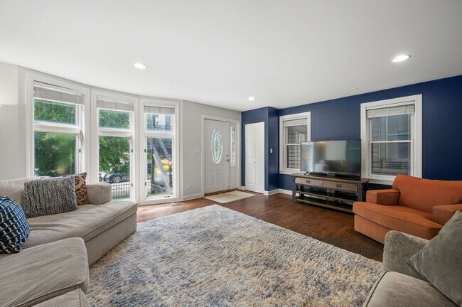 Foto del edificio - 2054 W Race Ave