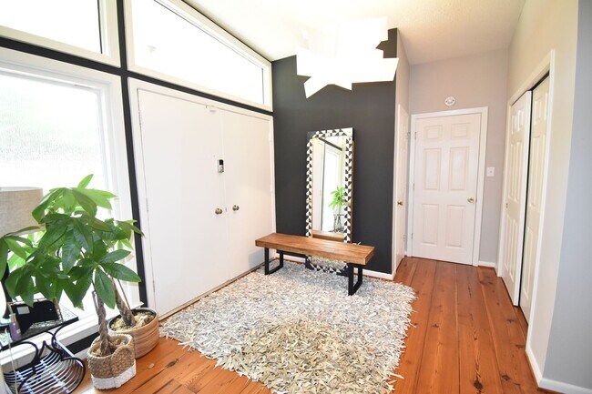 Building Photo - 3 Bedroom and 2.5 Bath Home (Pets Considered)
