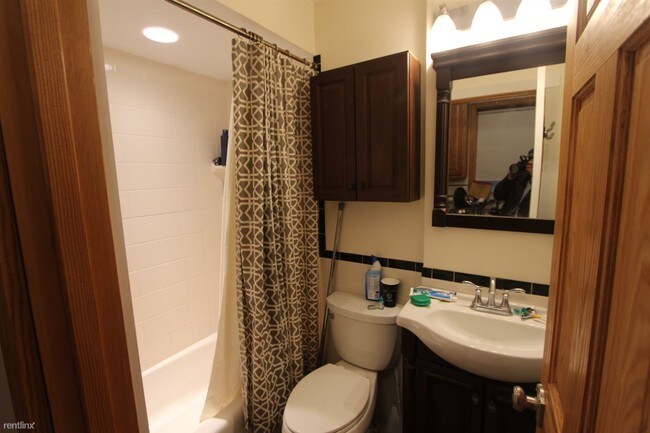 Foto del edificio - 17 S Russell St