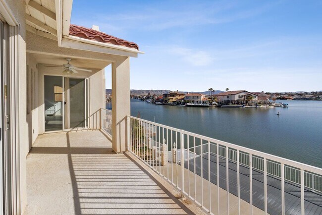 Foto del edificio - 18075 Lakeview Dr
