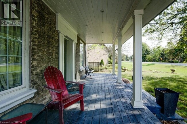 Building Photo - 460 King Edward St