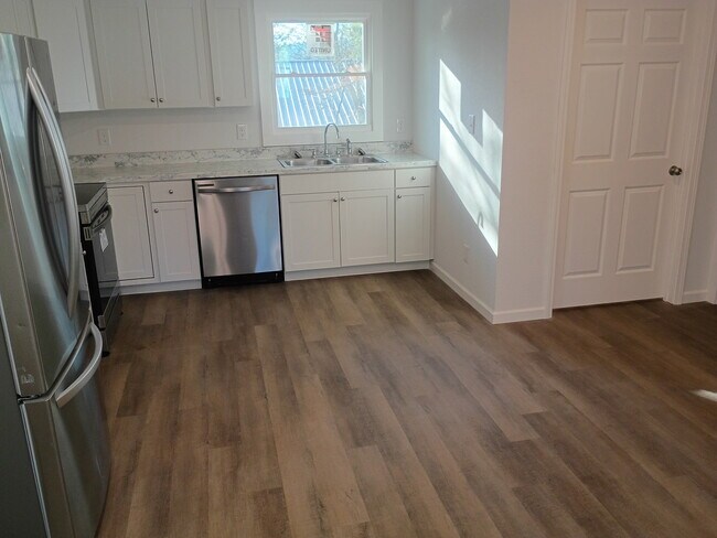 Foto del edificio - 101 Edmonds Dr