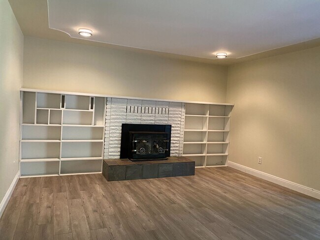 Foto del edificio - Your Next Chapter Starts Here - Convenient Redding Location!