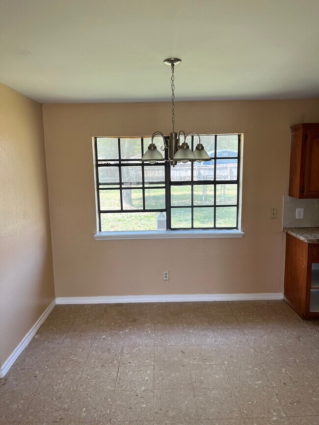 Foto del edificio - 217 N Bluebonnet St