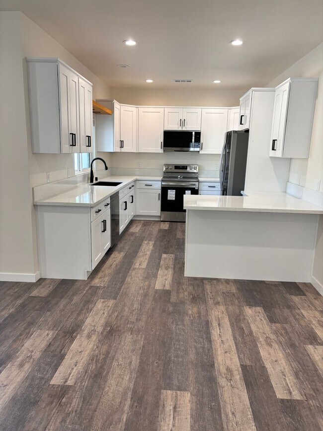 Foto del edificio - NEW CONSTRUCTION! 3 BED/2 BATH RESIDENCE A...