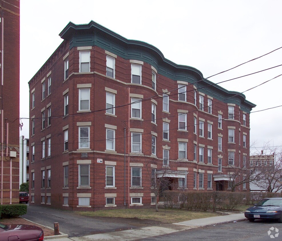 8696 Congress Ave, Holyoke, MA 01040 Apartments in Holyoke, MA
