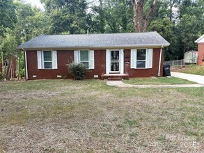 Building Photo - 3900 Crestridge Dr