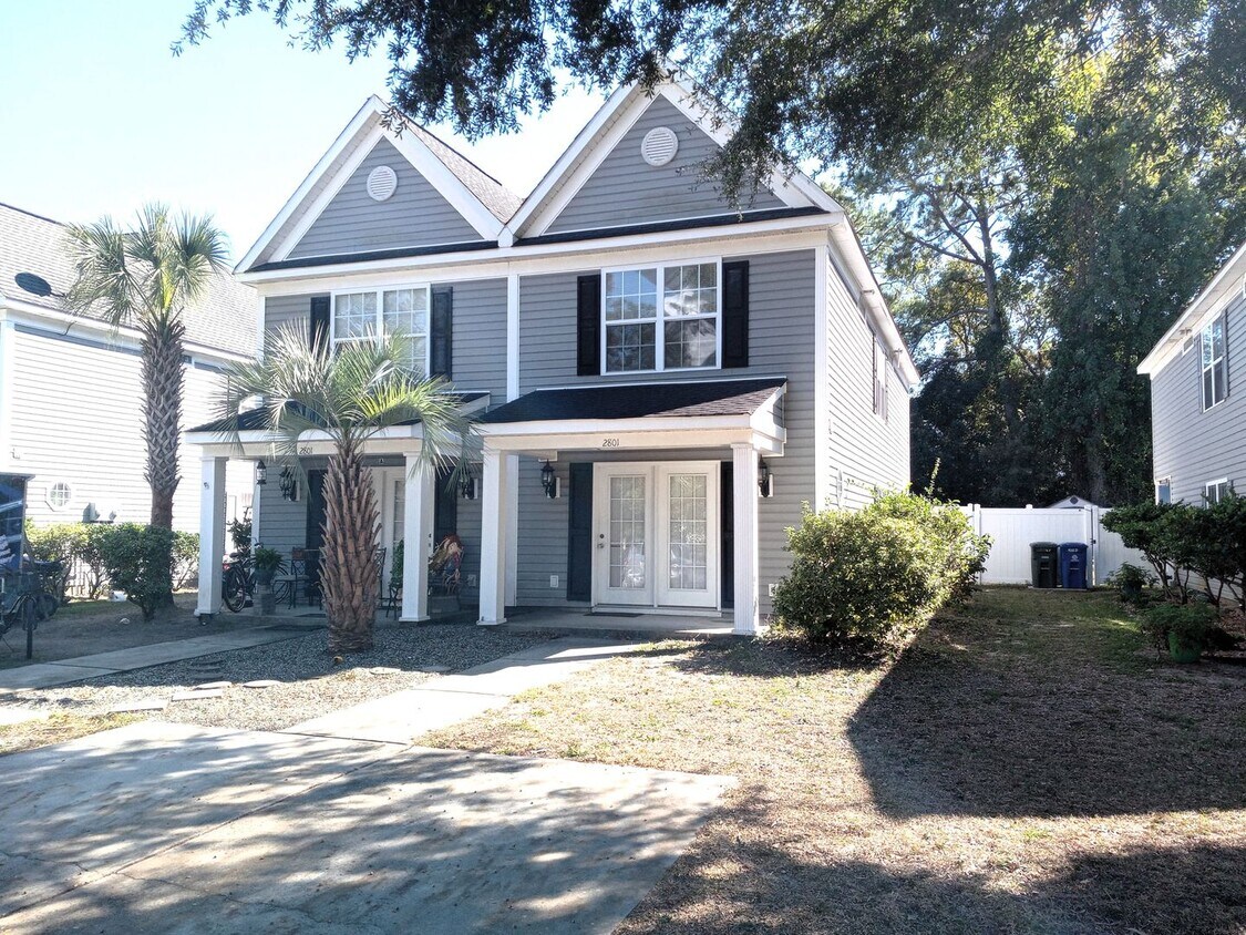 Foto principal - 3 Bedroom, 2.5 Bath Town Home - Large Back...