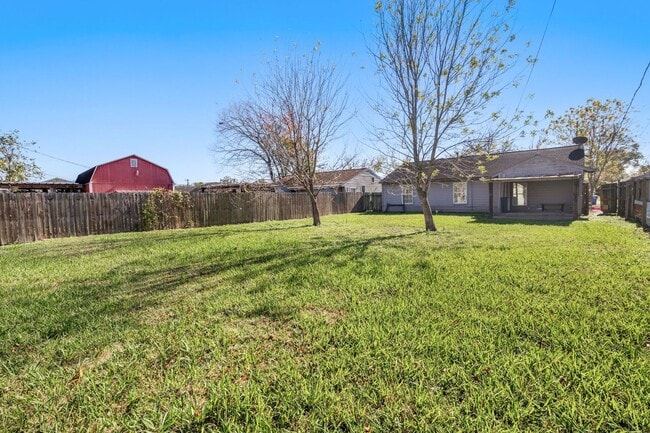 Building Photo - Great 3 Bedroom Single Family in Angleton