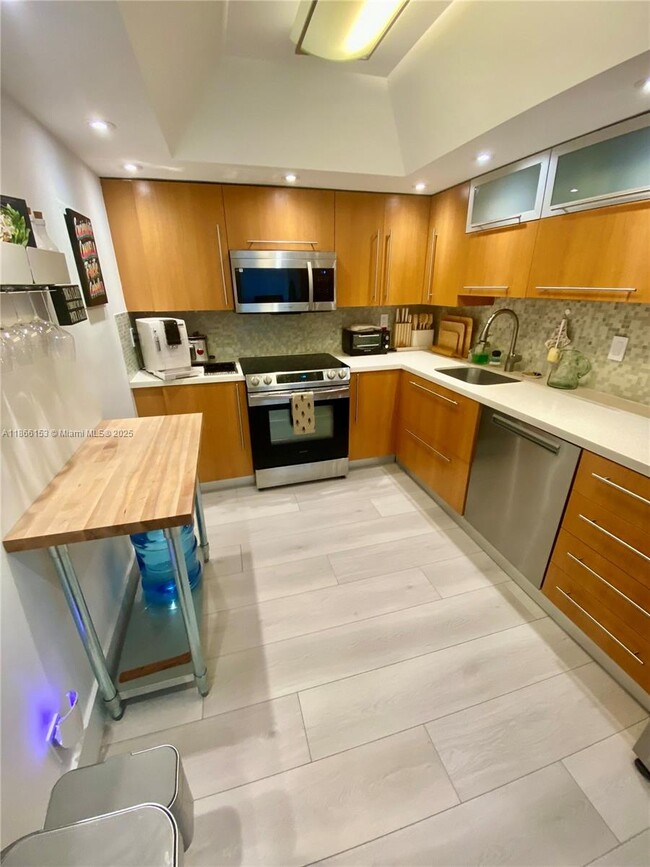 Foto del edificio - 780 NE 69th St