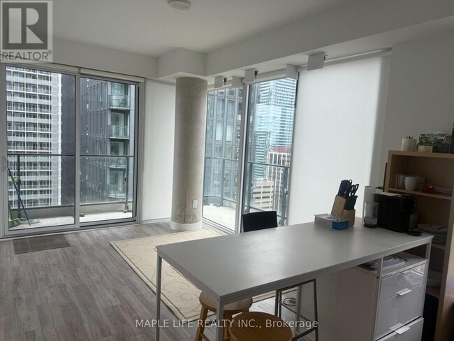 Building Photo - 77 Shuter St