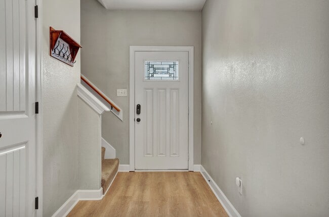 Foto del edificio - 211 Thalia Rd