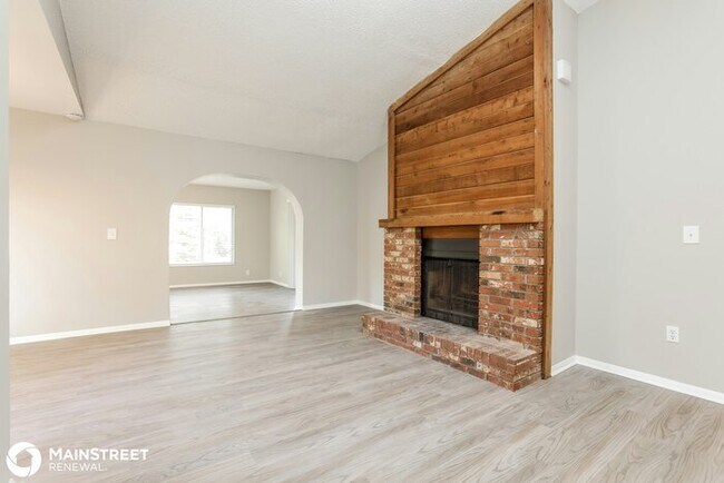 Foto del edificio - 105 Whispering Pines Ct