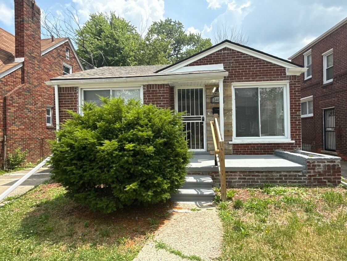 Primary Photo - Renovated 3-Bedroom Home – We Welcome Sect...