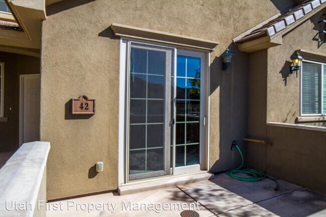 Foto del edificio - 3 br, 2.5 bath House - 3439 S Barcelona Dr...