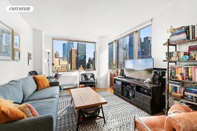 Building Photo - 350 W 50th St